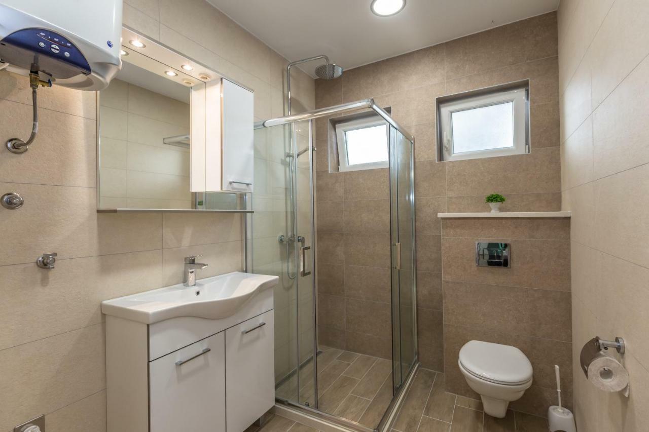 Acoustic Appartement Makarska Buitenkant foto