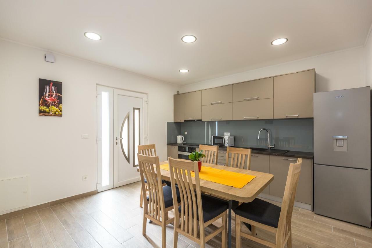 Acoustic Appartement Makarska Buitenkant foto