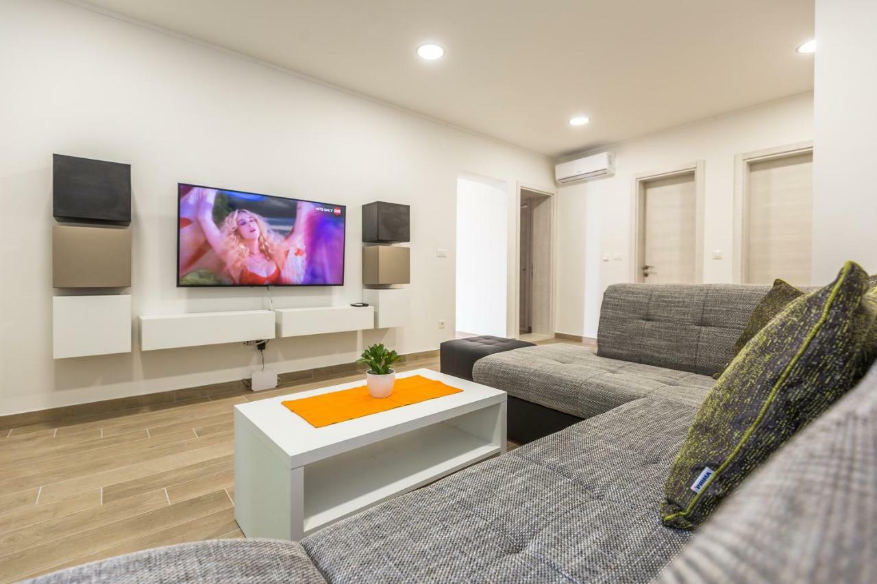 Acoustic Appartement Makarska Buitenkant foto
