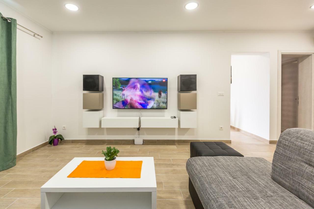 Acoustic Appartement Makarska Buitenkant foto