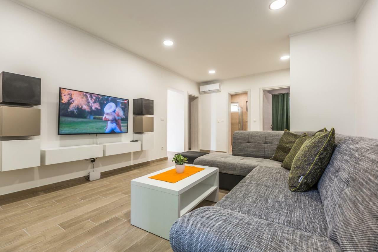 Acoustic Appartement Makarska Buitenkant foto