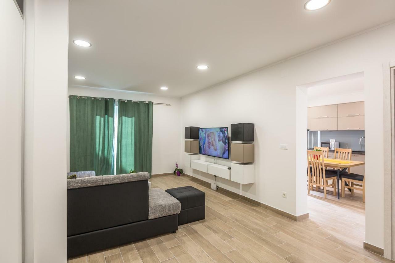 Acoustic Appartement Makarska Buitenkant foto
