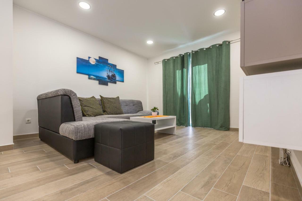 Acoustic Appartement Makarska Buitenkant foto