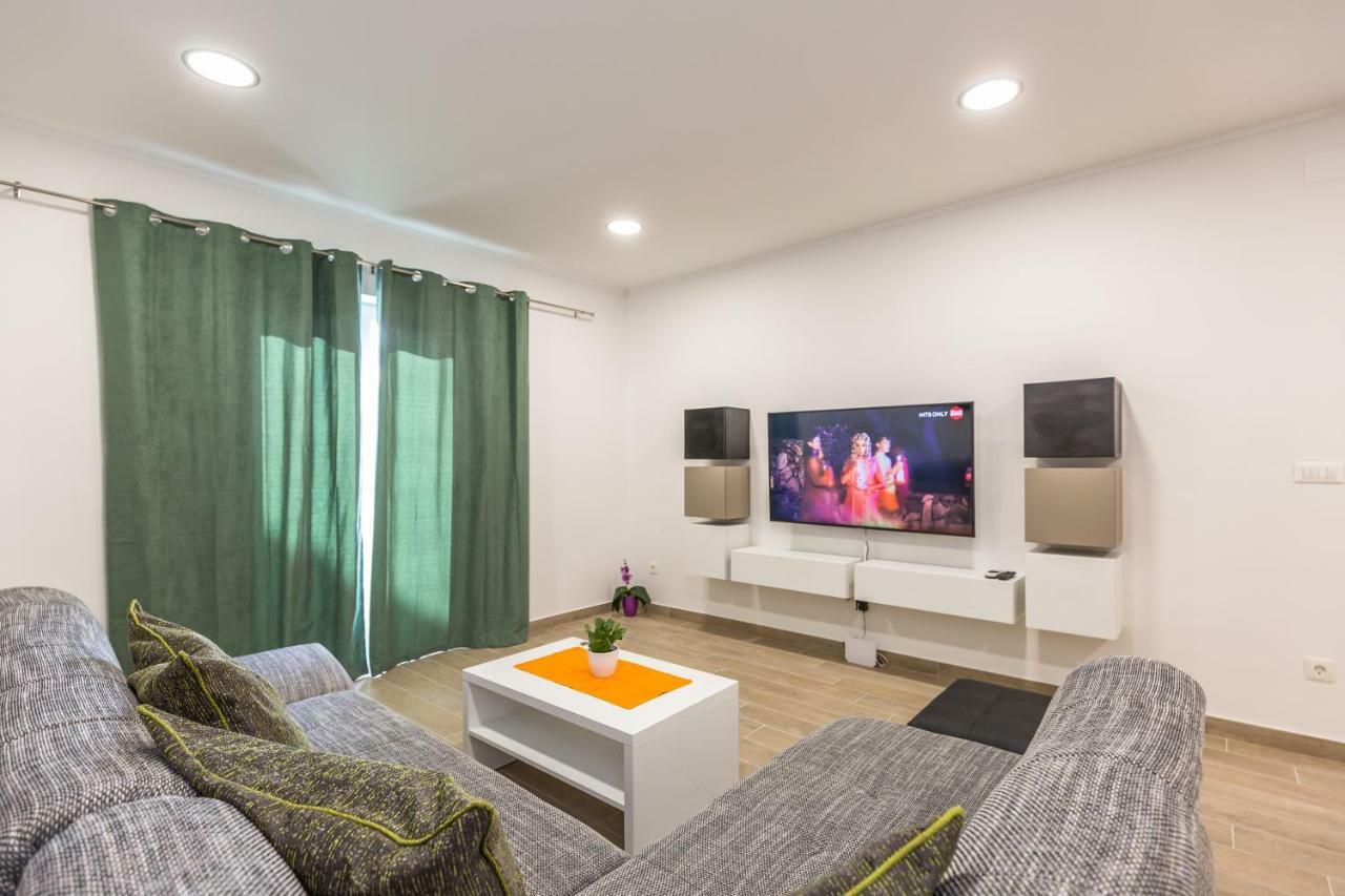Acoustic Appartement Makarska Buitenkant foto